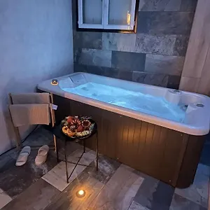 https://appartement-la-splenzia-spa-jacuzzi-wifi-clim.aixenprovencehotels.org